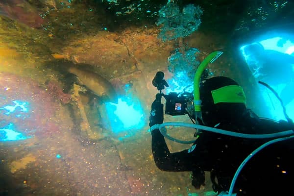 沈船、カメラ撮影